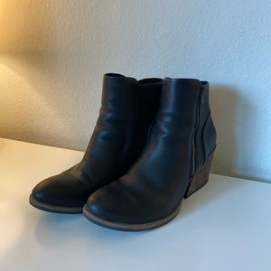 Korks Women’s bootie 8.5